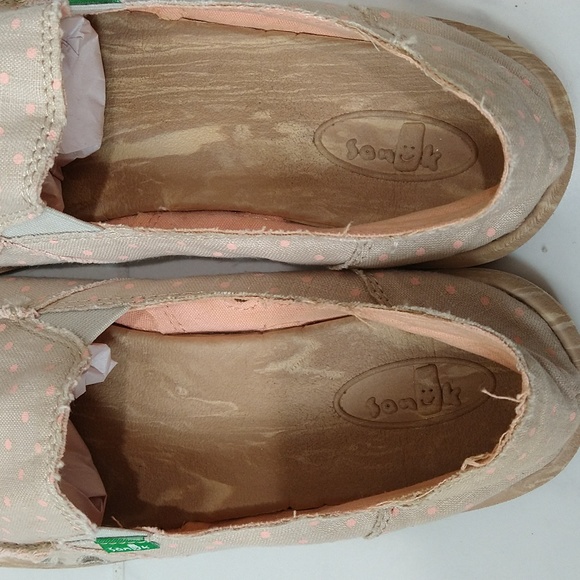 Light and comfy Sanuk Slip-ons - Picture 5 of 6